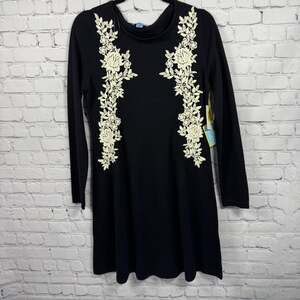 CeCe NWT Long Sleeve Dress With Embroidery Detail